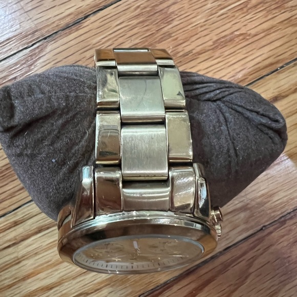 Michael Kors watch in gold - Picture 5 of 8